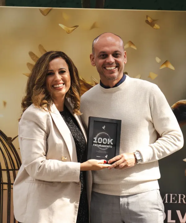 Placa de faturamento de 100K